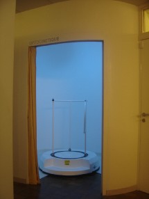 Cabine aux formes courbes permettant une stimulation visuelle périphérique parfaite Cabine aux formes courbes permettant une stimulation visuelle périphérique parfaite